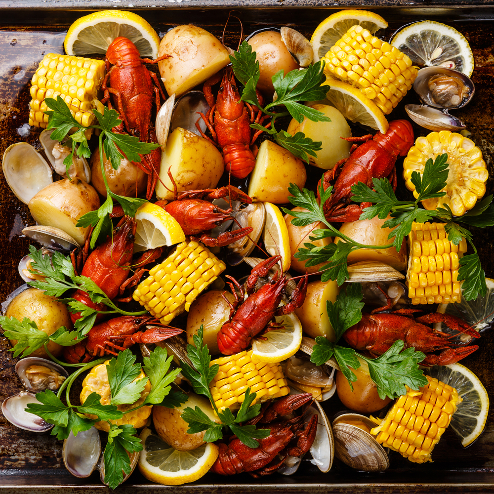 Enjoy a Summer Dinner At These Seafood Restaurants Near Your Sagamore Apartment